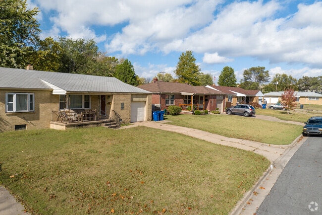 Brick ranch-style homes line the streets of Fabrique.
