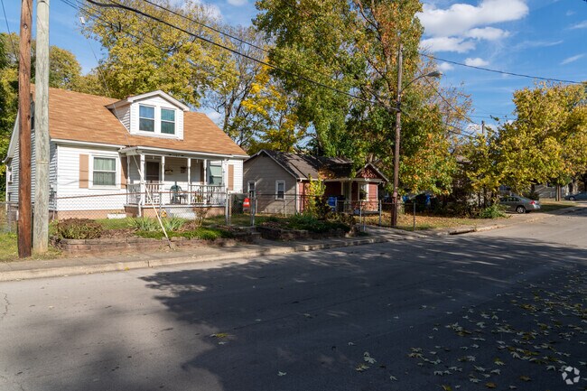 Single story homes are available in Melrose-Oakpark.