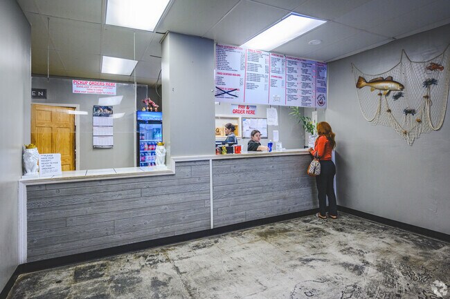 Happy Tails Seafood offers delicious locally caught seafood for Prospect residents.