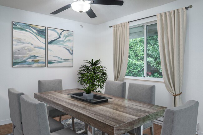 Mountain Knolls | Dining Room