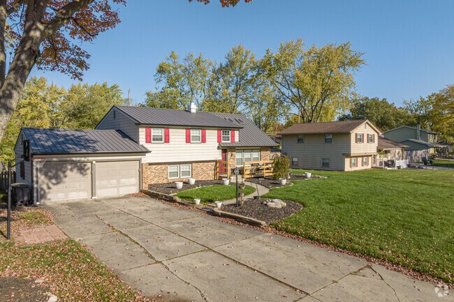 Split-level houses are common in New Glenwood.