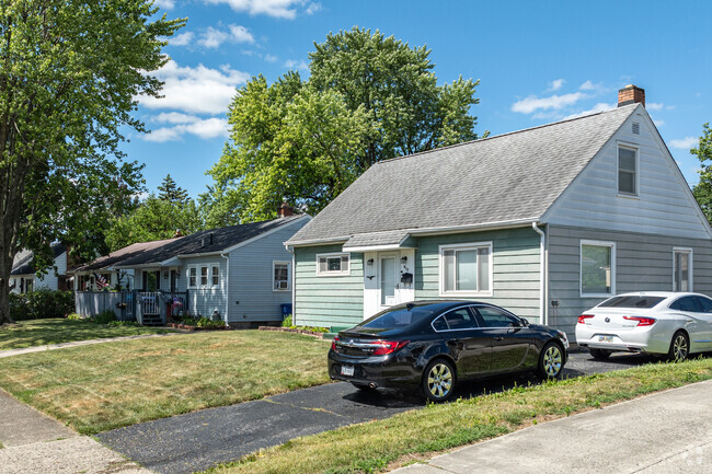 You can find bungalows, ranch and Cape Cod style homes in Georgian Heights.