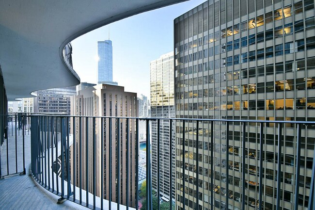 235 N Columbus Dr, Chicago, IL 60611 - photo 5