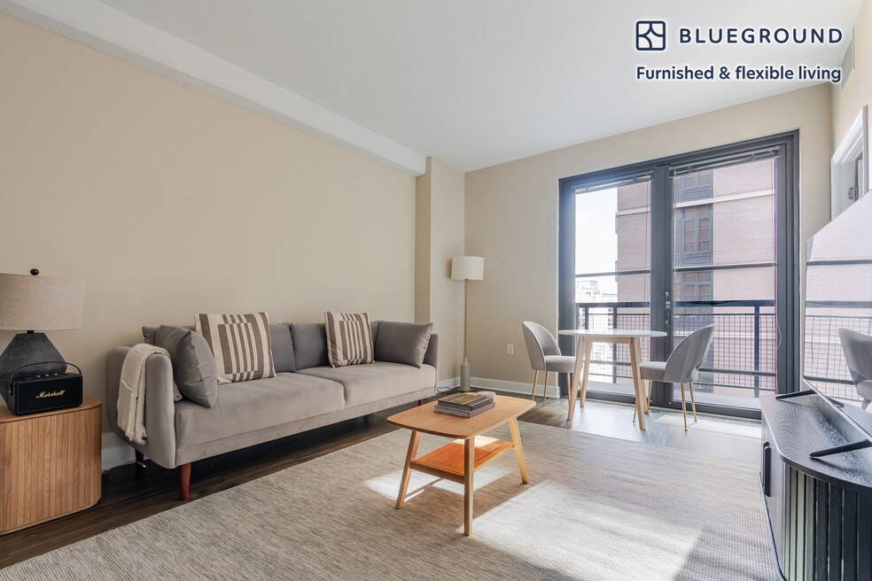 443 New York Ave NW unit FL6-ID1068, Washington, DC 20001 - photo 1