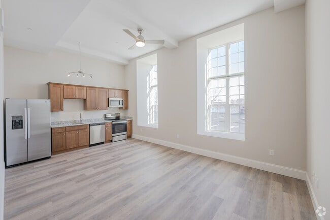 1BR, 1BA - 788SF