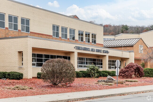 Tunkhannock Middle School in Tunkhannock, PA has 592 students in grades 3-6.