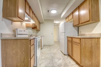 1902 Karen Ct, Champaign, IL 61822