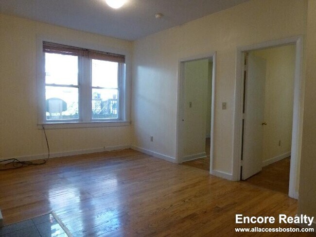 145 Endicott St, Boston, MA 02113 - photo 5