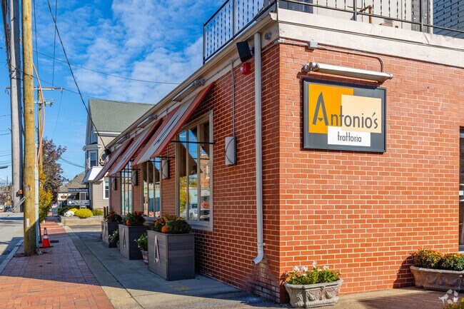 Antonio’s Trattoria offers authentic Italian cuisine in the heart of Knightsville.