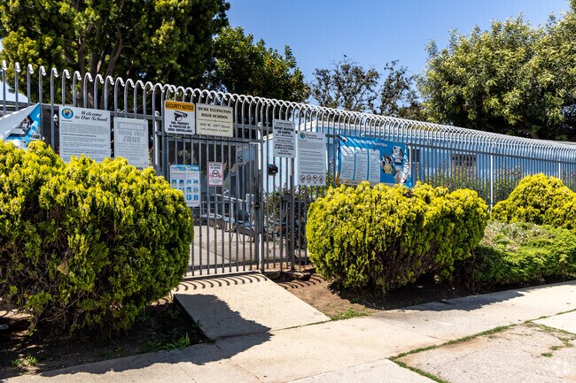 Duke Ellington High School promotes academic achievement.