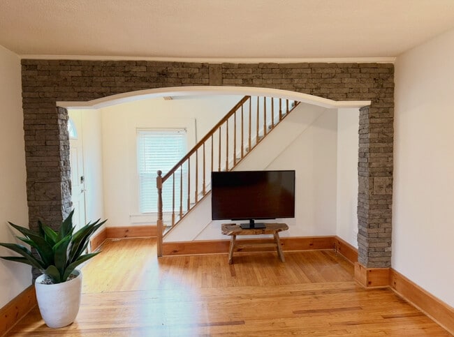 11 Meadow St, Westfield, MA 01085 - photo 2