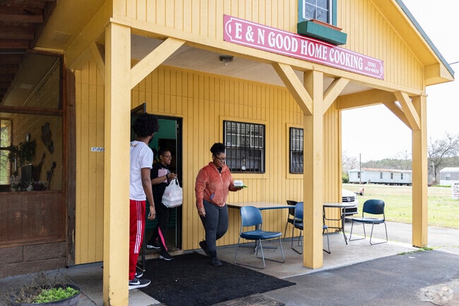 E&N Good Food is a restaurant in Triana.