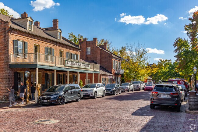 The Historic District of St Charles is within a quick drive of Harvester residents.