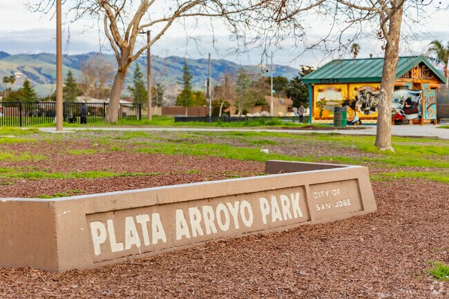 Most residents travel less than 1 mile to Plata Arroyo Park for outdoor fun.