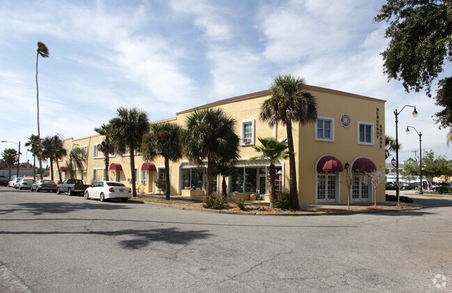 Burgundy Square, Venice, FL 34285 - photo 2