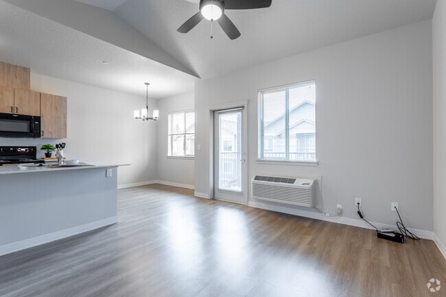1BR, 1BA - 728 SF