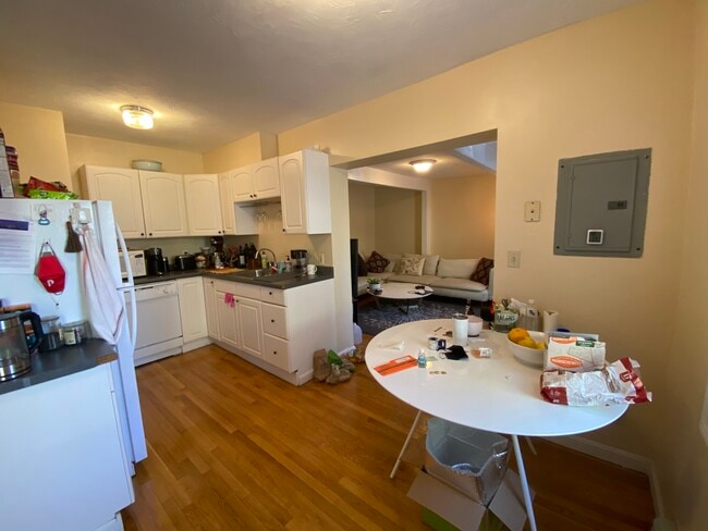 295 Beacon St, Somerville, MA 02143 - photo 2