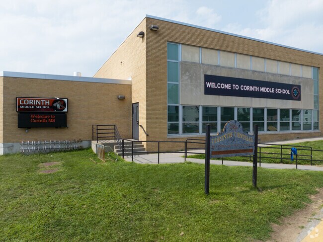 Corinth Middle School serves the grades of 7-9 in Day.