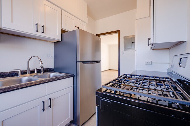 Windsor Terrace Apartments, Des Moines, IA 50312 - photo 4