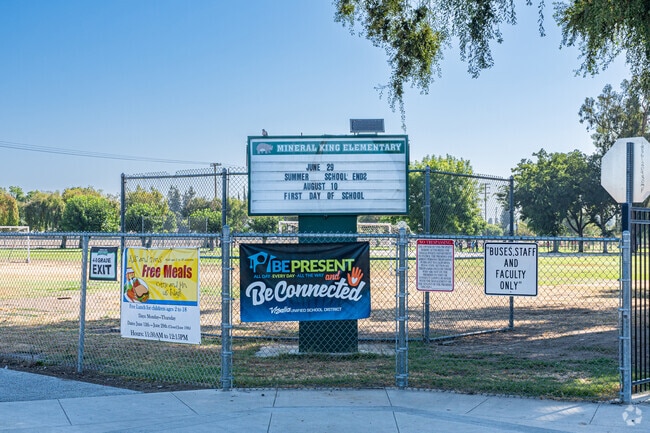 Front marquee at Mineral King Elementary School in Visalia.