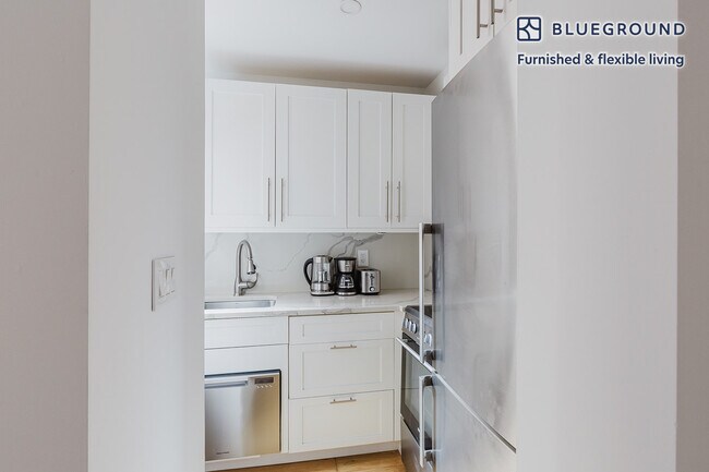 160 E 48th St unit FL10-ID1573, New York, NY 10017 - photo 6
