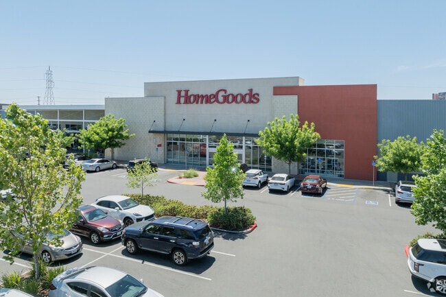 Encina Shoppers have access to all the top chain retailers