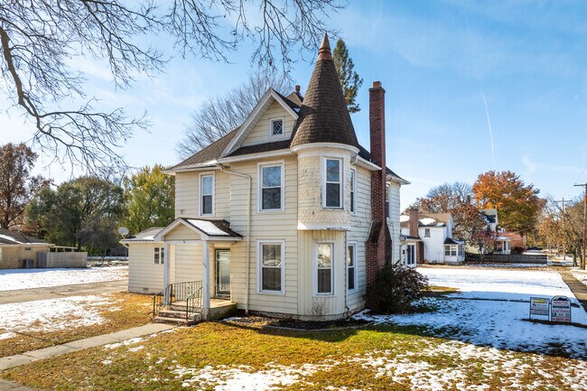 Victorian homes offer large yards in Watseka.