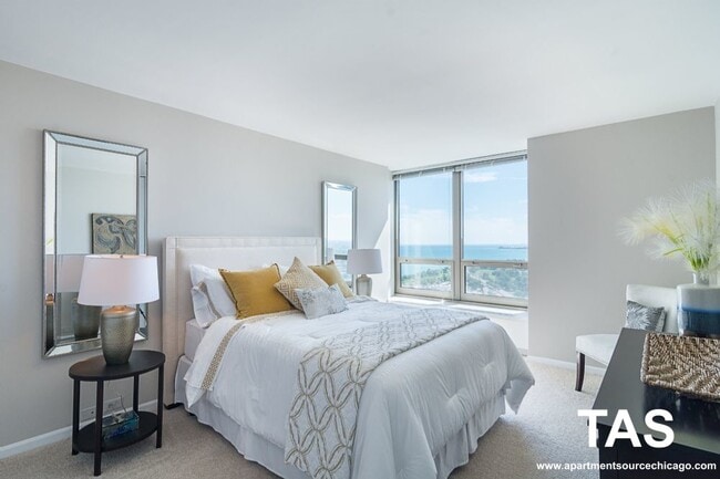 3450 N Lake Shore Dr unit STUDIO, Chicago, IL 60657 - photo 4