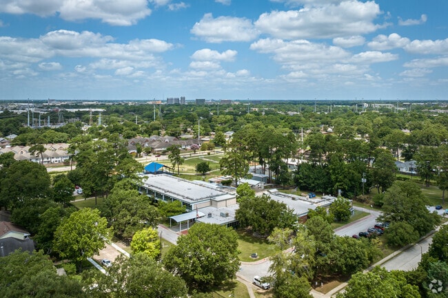Sinclair Elementary School in Houston has a 95% college acceptance rate.