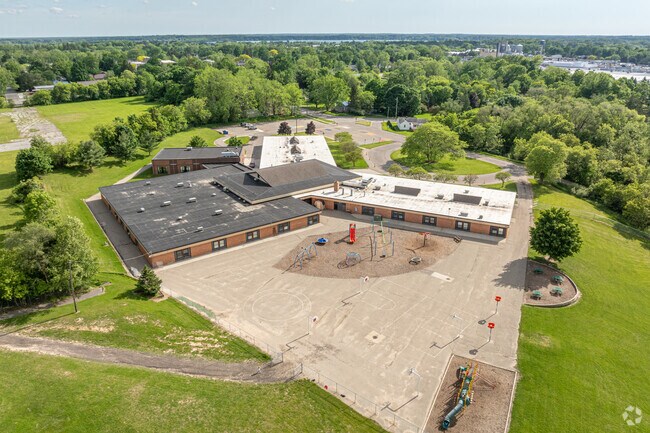Daisy Brook Elementary School is located in Fremont, Michigan.