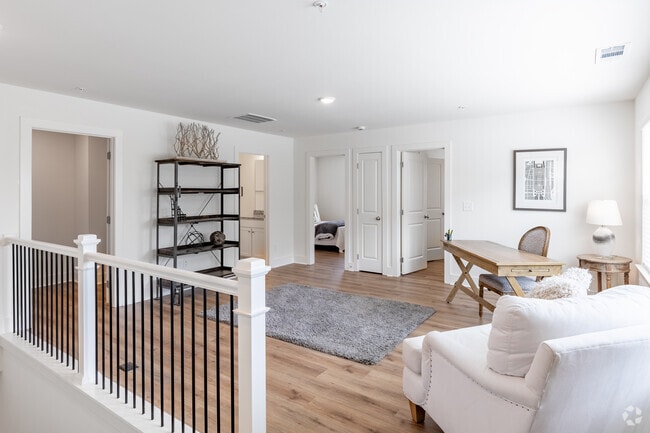 3BR, 2.5BA - 1911SF (Crestford) Upper Landing