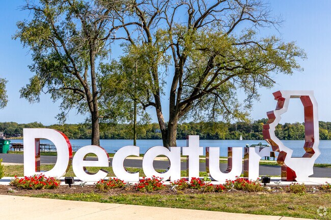 Bayshore is in Decatur which is located in central Illinois.