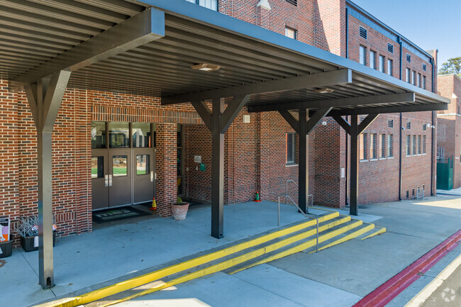 Morningside Elementary scores an A- grade on Niche.