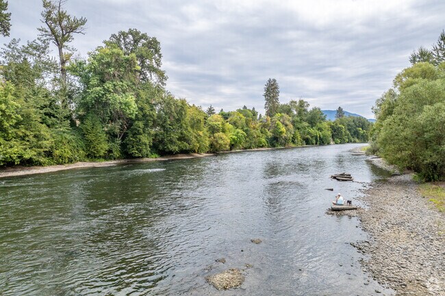 Schroeder County Park has direct access to the Rogue River.