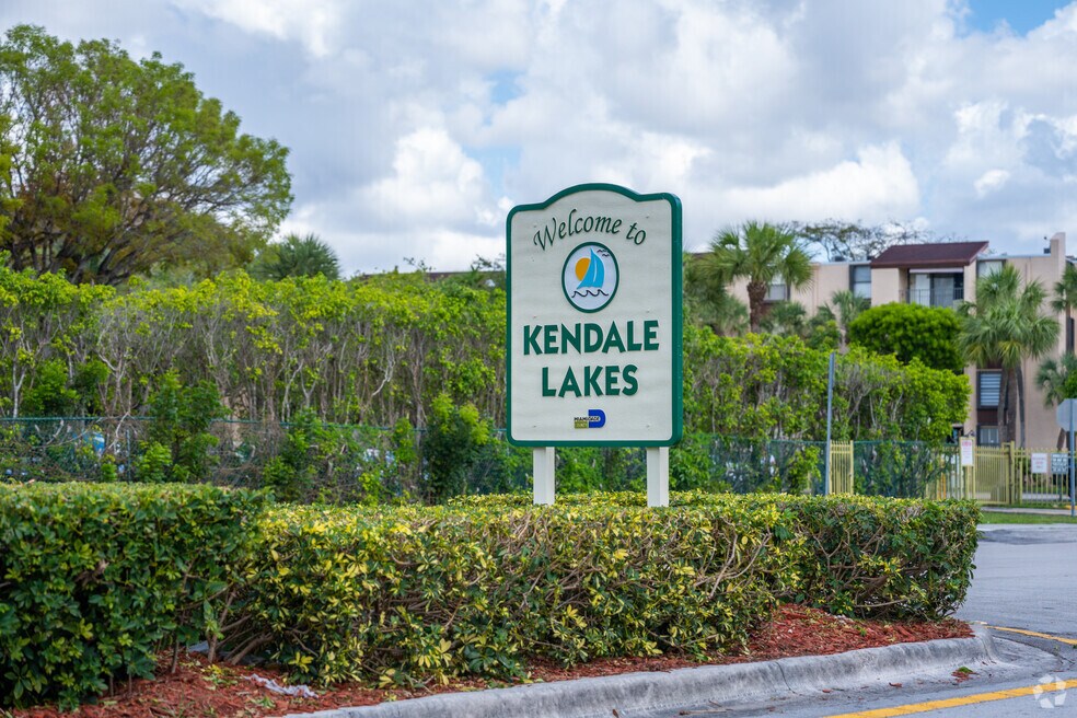 Neighborhood_KendaleLakeWest_V1_101823