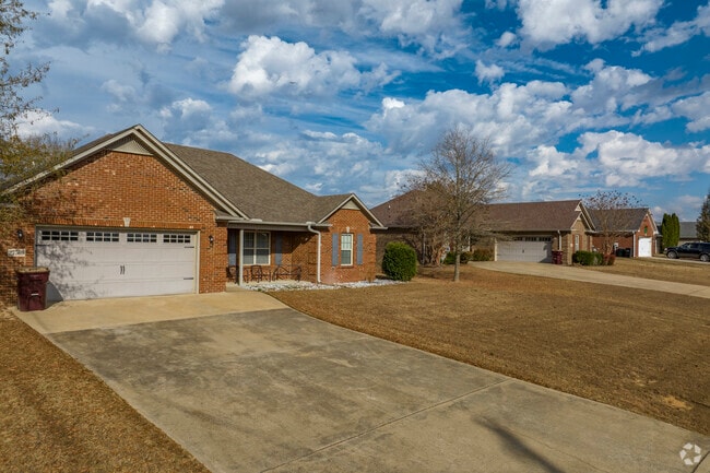 There are some residential areas with newer construction in Oak Grove-Pisgah amongst the farms.