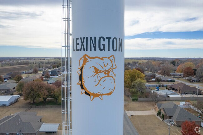 Lexington has the mascot, The Bulldog, painted on one of the water towers.