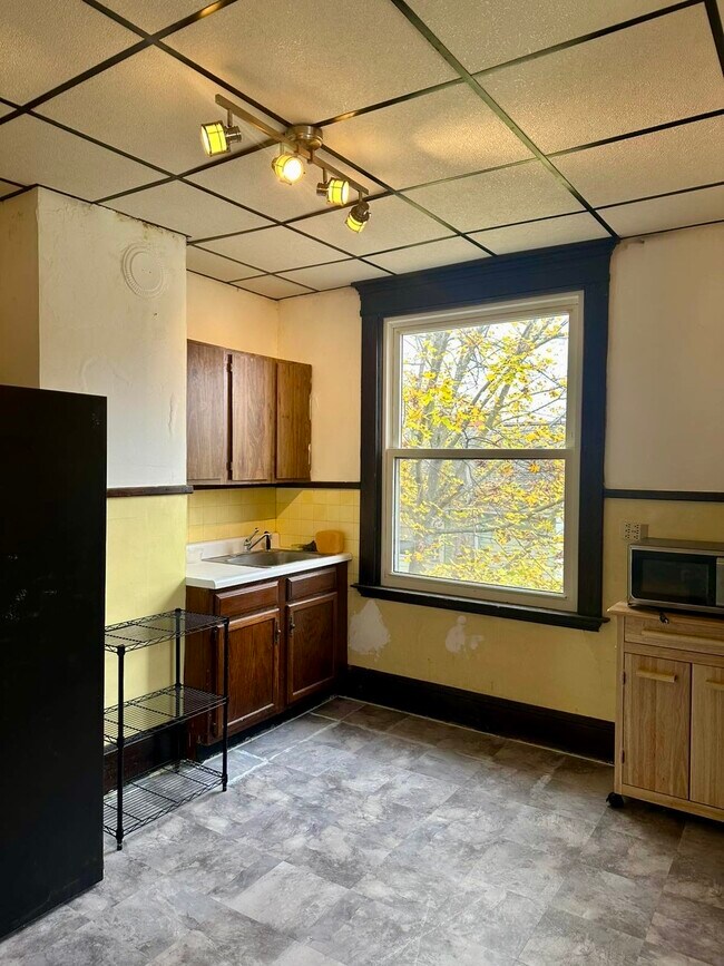 107 3rd Ave unit Neilzen, Rensselaer, NY 12144 - photo 6