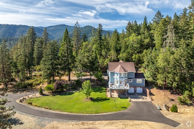 Larger homes can be found tucked into the trees surrounding Selma