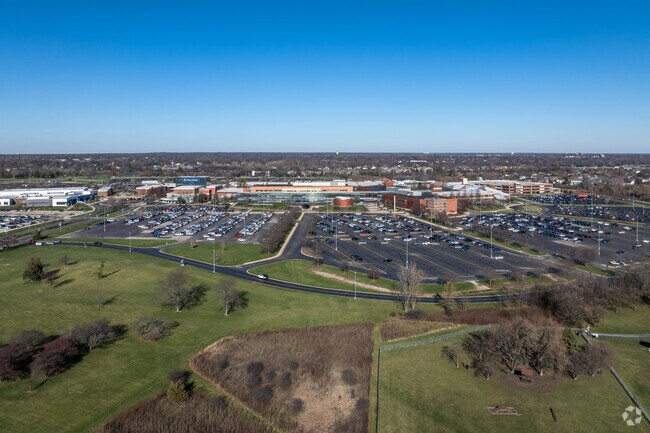 Harper Community College is a short distance from Des Plaines.