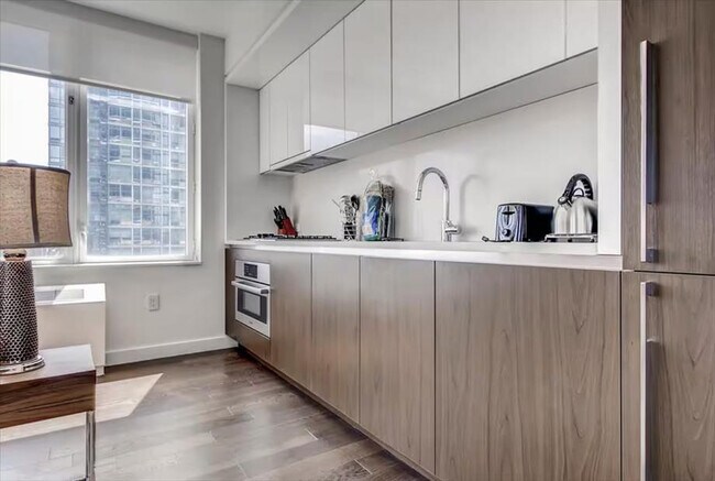 605 W 42nd St unit ID1016143P, New York, NY 10036 - photo 5