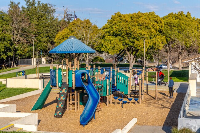 Spend a stunning afternoon with your kids at the playground at Shannon Park.
