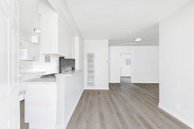 811 Gardenia Ave unit 6, Long Beach, CA 90813 - photo 2