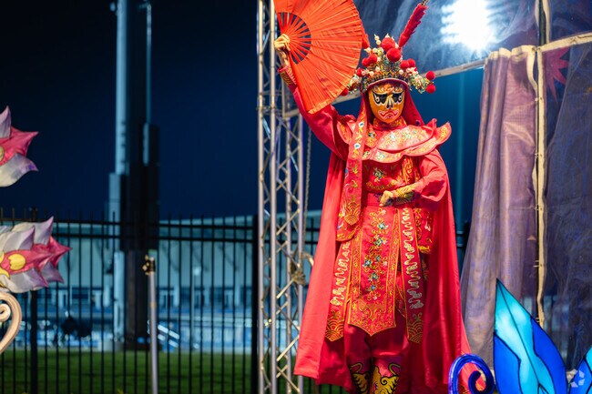 Traditional artistry and bold colors captivate the audience at the Tianyu Light Festival.