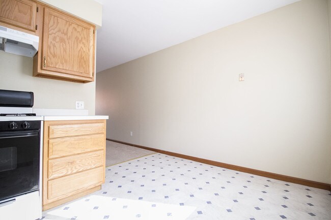 4715 Bennett Rd, Toledo, OH 43612 - photo 7