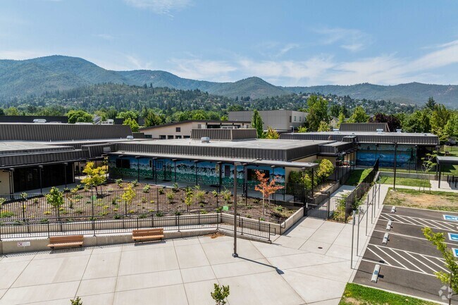 Helman Elementary School provides quality education in Ashland.