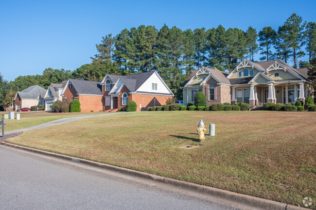 River Pointe Plantation take pride in their well manicured lawns.