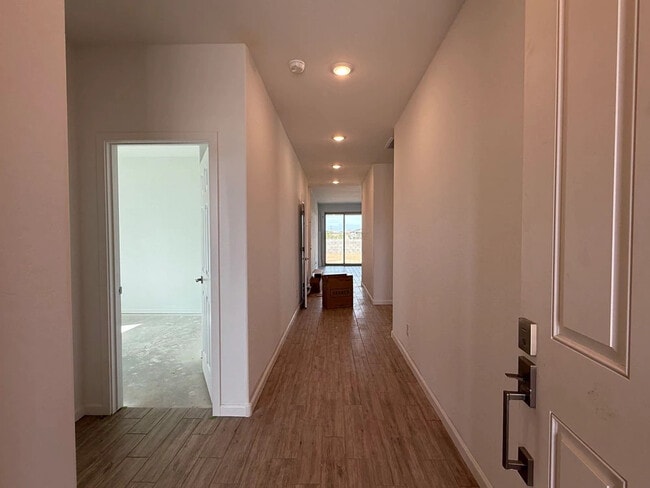 9628 W Tamarisk Ave, Tolleson, AZ 85353 - photo 4