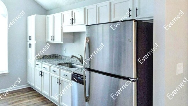 6007 Patricia Ryan Dr, Charlotte, NC 28216 - photo 4