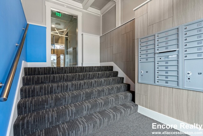 81 Park Dr unit 5, Boston, MA 02215 - photo 2